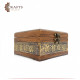 صندوق خشبي صغير مزين بالنحاس بتصميم الدلة وفناجين القهوة