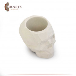 Cement skull-shaped vase for pens white color