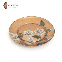 Serving plate with a drawing of roses inside