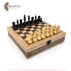 صندوق من الخشب بتصميم لعبة الشطرنج