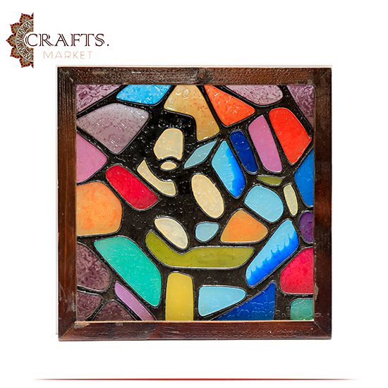 لوحة حائط زجاجية  مرسومة يدويا بتصميم  العائلة المقدسة 