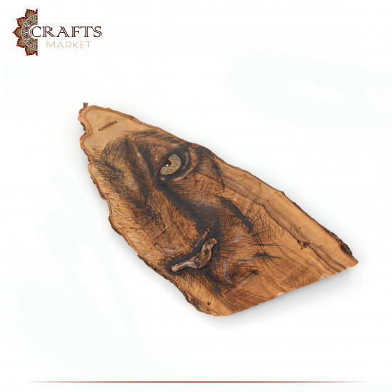 لوحة خشبية مرسومة بفن الحرق اليدوي  بتصميم نمر