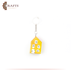 سلسة مفاتيح خشبية مصنوعة يدوياً بتصميم البيت الأصفر بلونين