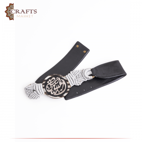 حزام جلد مصنوع يدوياً بتصميم تطريز كتابة عربية بلونين