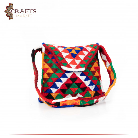 حقيبة صوف متعددة الألوان مصنوعة يدوياً بتصميم المرقوم التقليدي