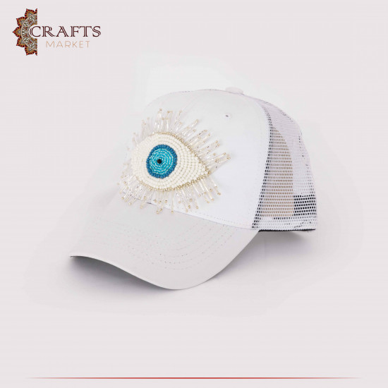 قبعة نسائية جميلة من القماش باللون الأبيض مطرزة يدويًا بتصميم العين قبعة نسائية جميلة من القماش باللون الأبيض مطرزة يدويًا بتصميم العين