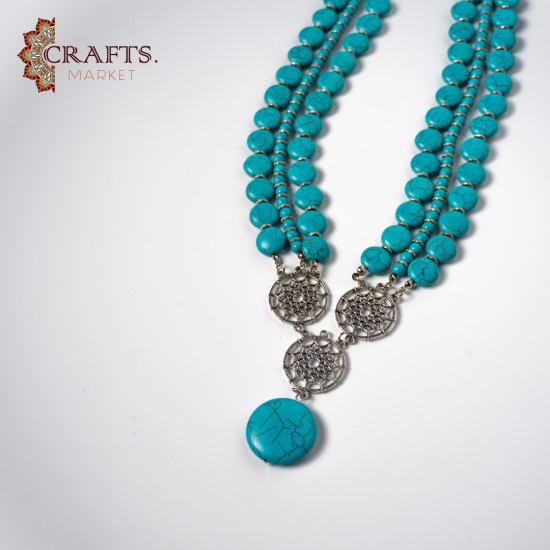Turquoise beaded necklace with a geometric net pattern