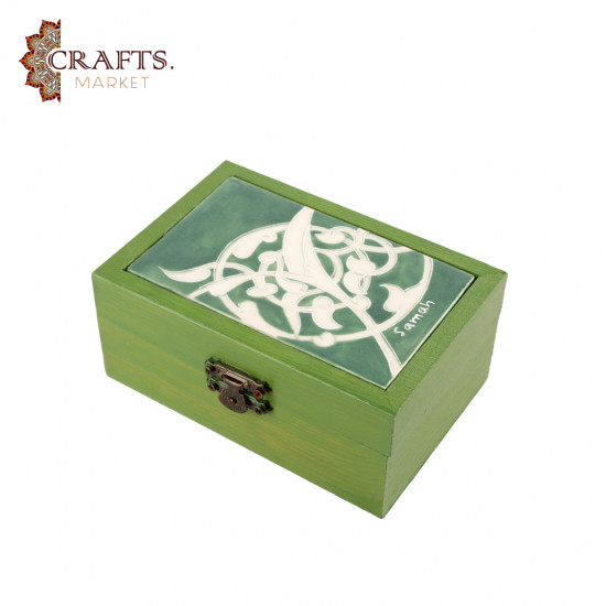 Small decorative box made of wood and porcelain, hand-decorated