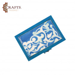 Small decorative box made of wood and porcelain, hand-decorated