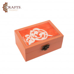 Small decorative box made of wood and porcelain, hand-decorated
