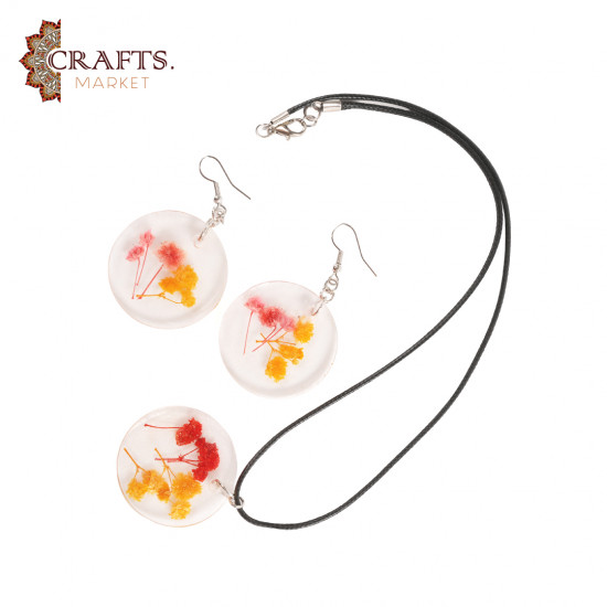 A handmade set of natural-flower resin jewelry earrings and a necklace in red and yellow