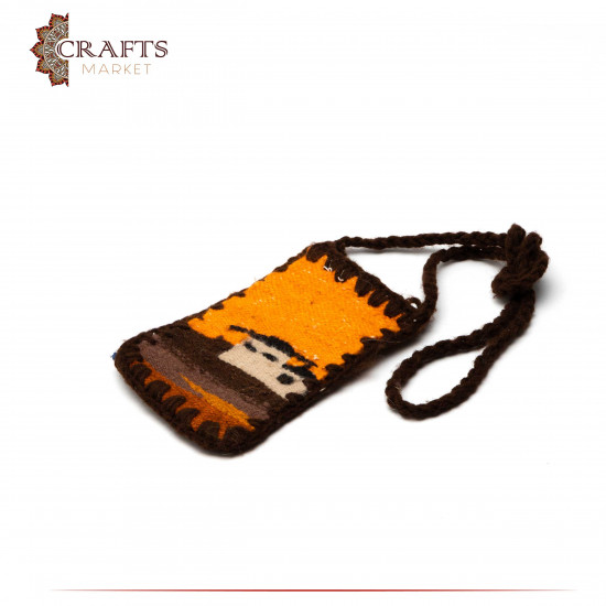 حقيبة صغيرة من الصوف متعددة الألوان مصنوعة يدويا بتصميم مستوحى من العقبة
